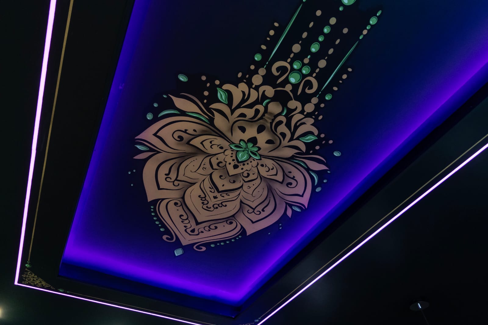 Picture of the ceiling decorations of Bengal Brasserie Leeds Moortown Branch